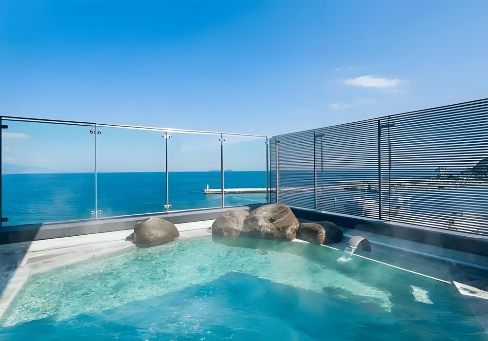 glass swimming pool railing